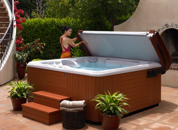 Чому варто користуватись СПА-басейном саме влітку?