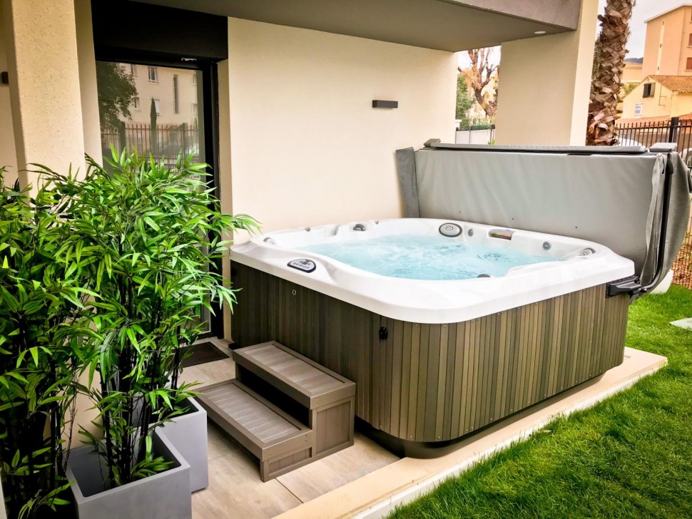 Jacuzzi_J335_spa_basseyn_4.970